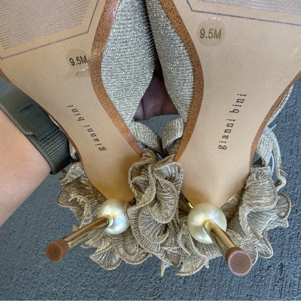 Gianni Bini Bradley Metallic Ruffle Ankle Strap Pumps 9.5M Pearl Heel NWOB - Picture 9 of 11